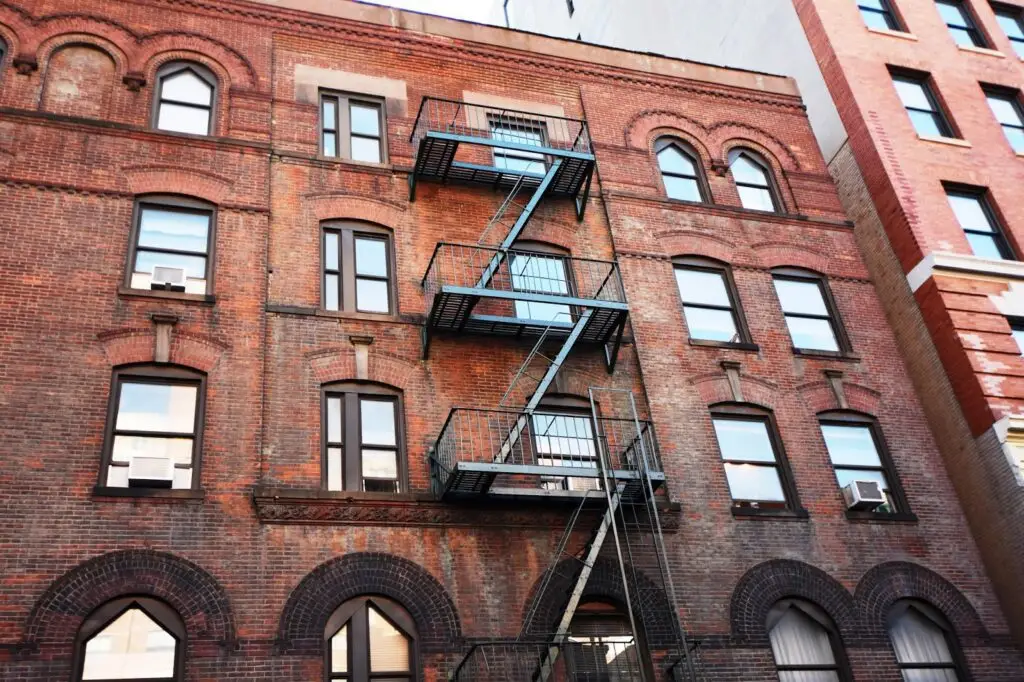 228 w 18th 1